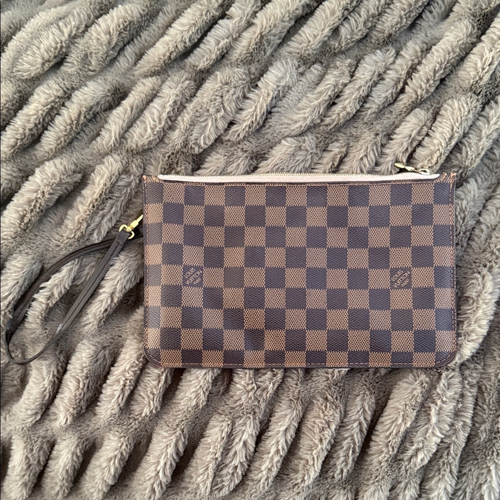 Louis Vuitton Damier Ebene MM Neverfull Pochette